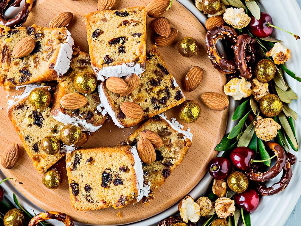 Dessert Christmas Wreath with Fruity Christmas Cake