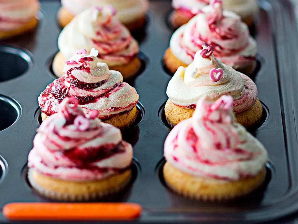 White Chocolate Cupcakes With Raspberry Icing