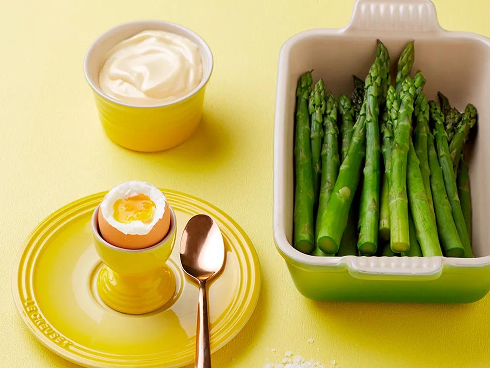 Asparagus and Soft Boiled Egg with Hollandaise