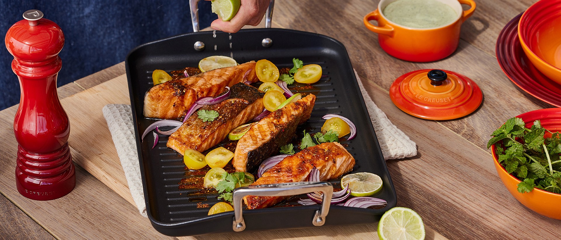 https://www.lecreuset.com.au/on/demandware.static/-/Sites-LCAU-Library/default/dw7ea508ce/images/2023/H1/Evergreen/How%20to%20clean%20your%20grill/2023_H1_HowtoCleanaGrill_1920x823_7.jpg