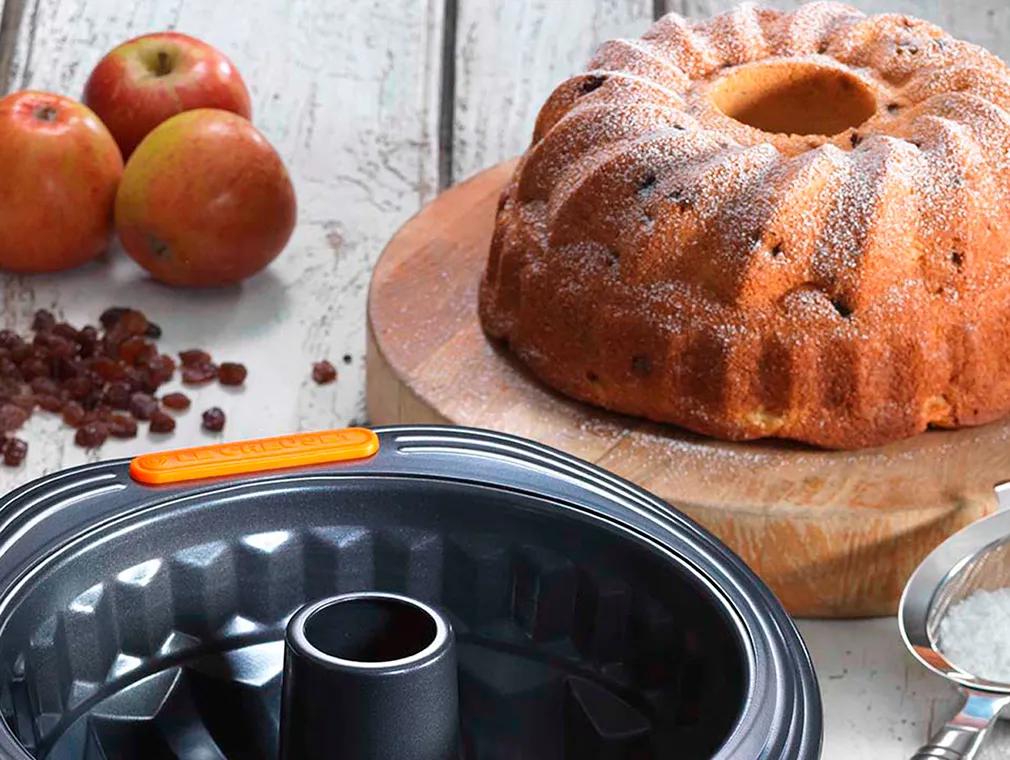 Apple, Raisin and Cinnamon Kugelhopf