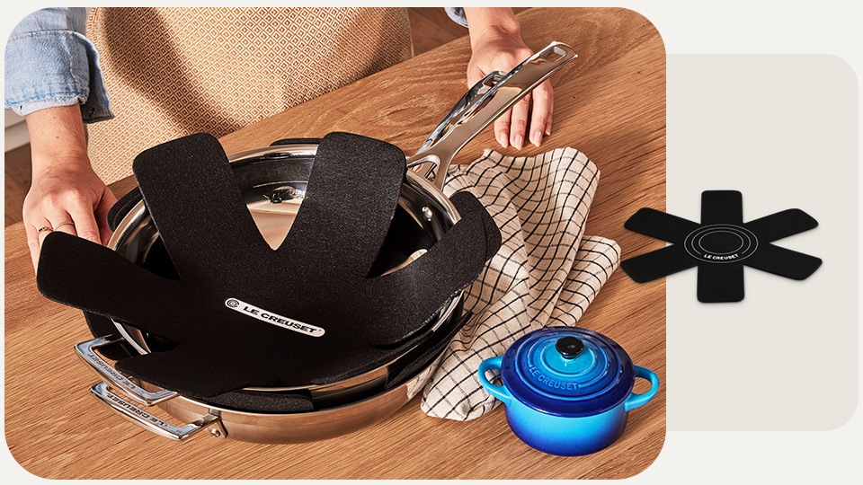 https://www.lecreuset.com.au/on/demandware.static/-/Sites-LCAU-Library/default/dwd3086b4a/images/2023/H1/Evergreen/How%20to%20clean%20your%20grill/2023_H1_HowtoCleanaGrill_960x540_4.jpg