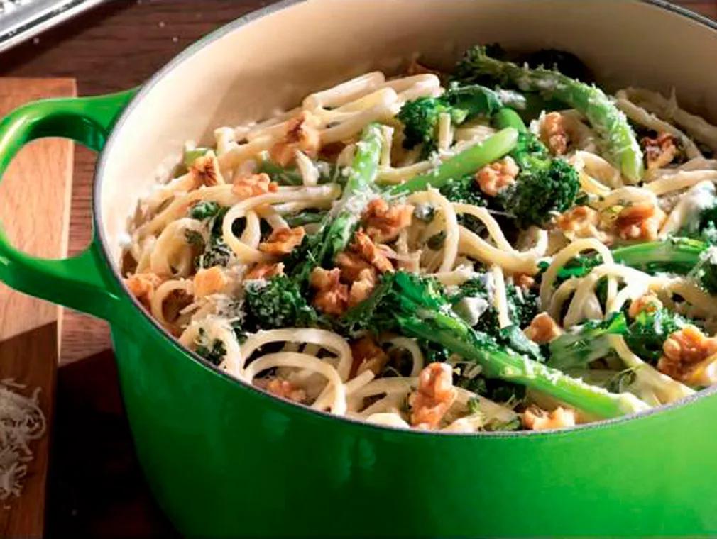 Linguine with Sprouting Broccoli, Gorgonzola and Walnuts